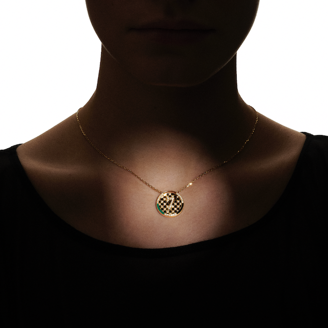 Collier Médaille Chess