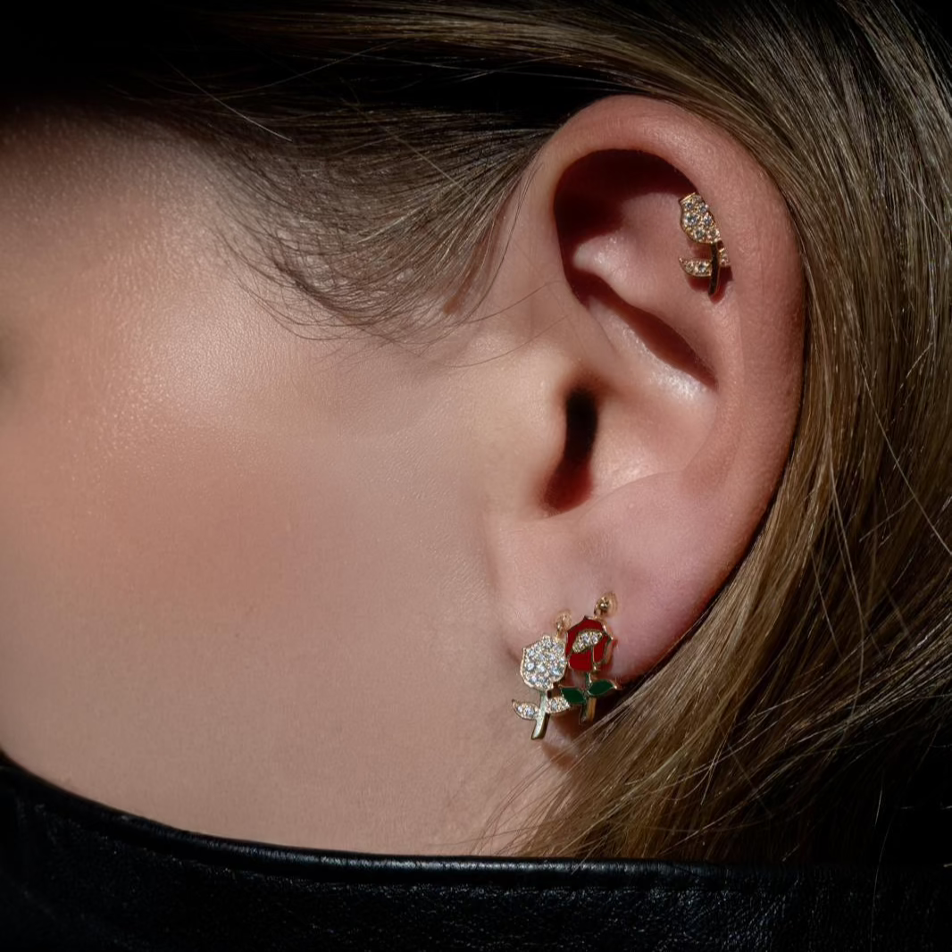 Rose Antique lacquer Piercing